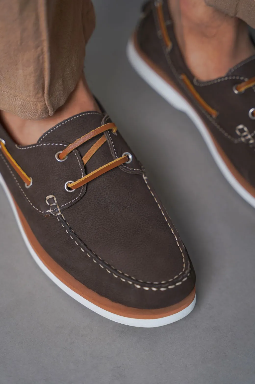 TUMBLED LEATHER BOAT SHOES